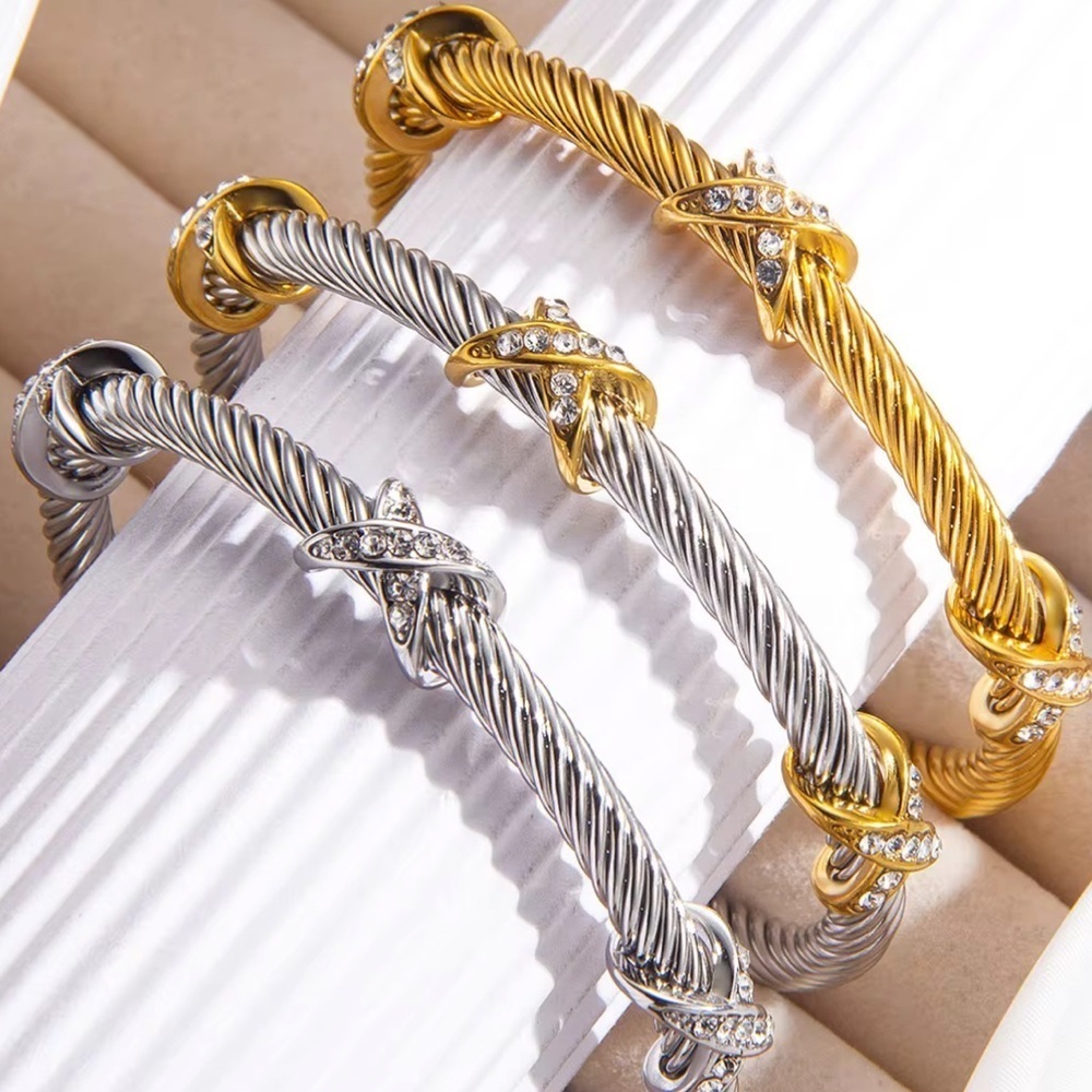 Luxury Gold Bezel Bangle– Modern Muse Elegance